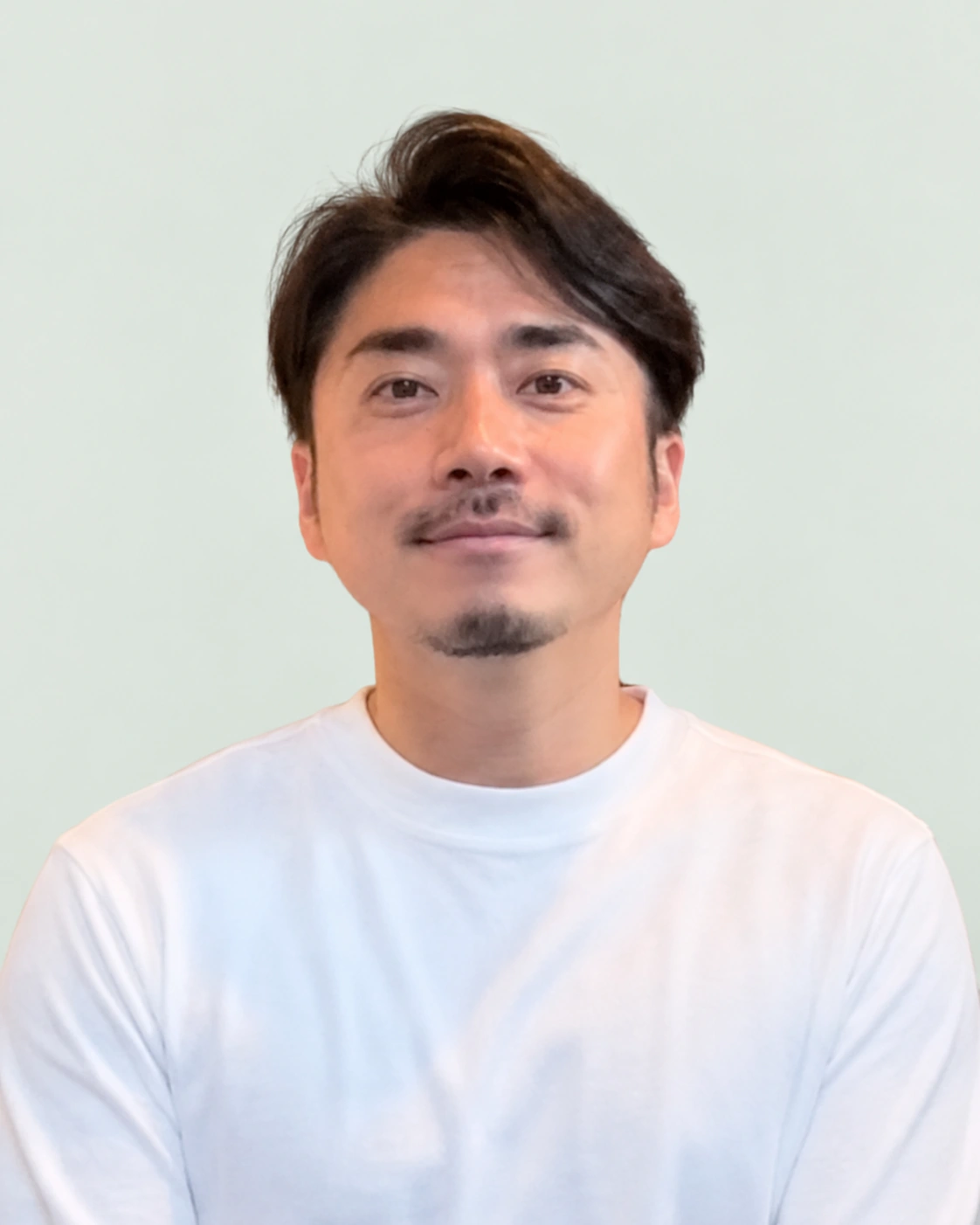 白い服を着たRICHBODY代表・舘﨑 滋のプロフィール写真